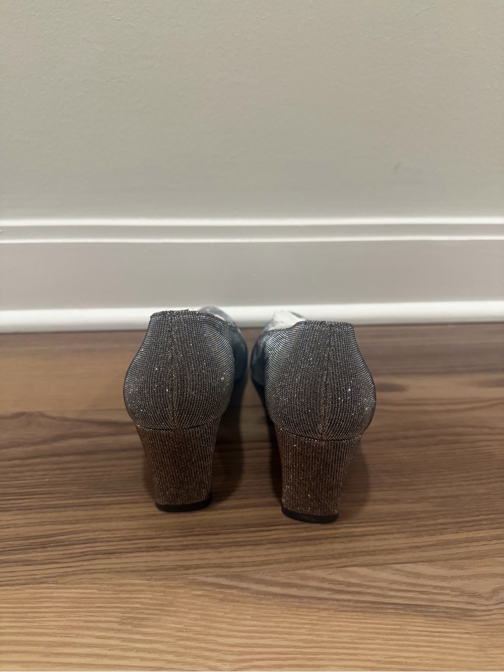 Stuart Weitzman Women's Sparkle Pointed-Toe kitten heels (8) - Picture 3 of 6